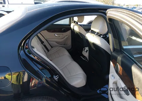 2017 Mercedes-Benz C 300 из США, поврежденный, VIN 55SWF4JB9HU189534